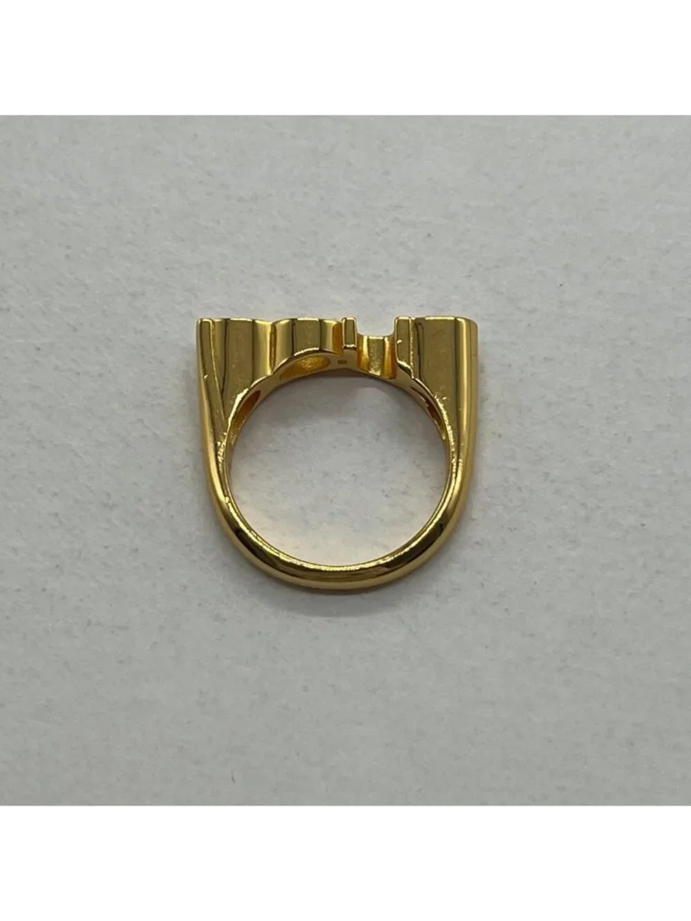 Gucci No 16: Logo Ring M Gold